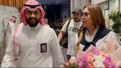 عار عليكم.. هجوم حاد على إليسا عقب وصولها إلى السعودية لإحياء حفلها الليلة