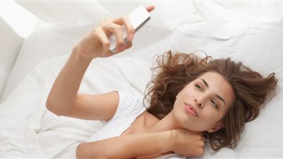 أهم من تصفيف الشعر.. الابتسام أمام الكاميرا يجعل الشخص أكثر جاذبية| دراسة