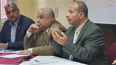  مدير تعليم الأقصر يعد بكأس التميز للمدير الأكثر فعالية في مدرسته 