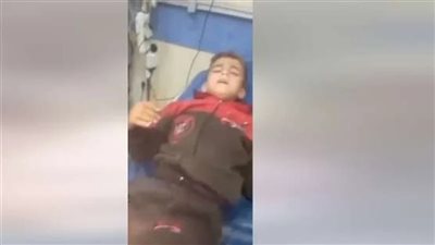 بديل البنج في غزة.. صغير فلسطيني يقرأ القرآن أثناء إجراء جراحة دون تخدير