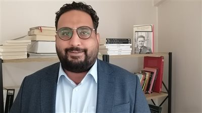 صدور ديوان «ما لم أستطعْ قولَه لأحدهم بلغة أخرى» للشاعر أحمد زكريا