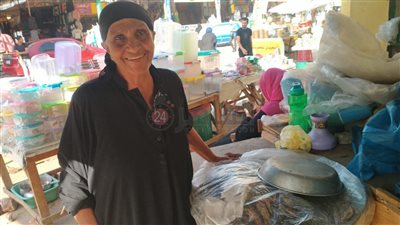 أم عائشة بائعة السمك المشوي على أرصفة المنوفية: عمري 72 سنة ومابطلبش حاجة غير من ربنا