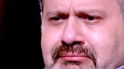 انهيار إدوارد باكيا على الهواء تأثرا بأحداث غزة