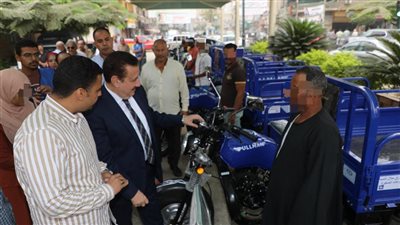محافظ المنوفية يسلم مركبات تروسيكلات لعدد من المستحقين