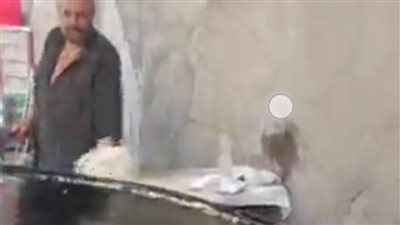 عم سيد أشهر صانع كنافة ببني سويف: بشتغل يومين في الأسبوع.. ووارث المهنة عن جدي | بث مباشر