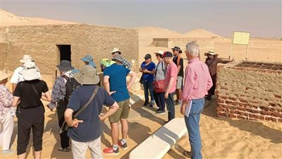 المناطق الأثرية بالمنيا تستقبل وفدا سياحيا من ألمانيا وفرنسا