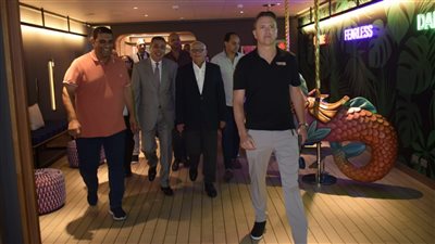 محافظ بورسعيد يتفقد الباخرة السياحية Resilient lady | صور