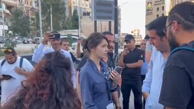  فلسطينيون يطردون طاقم قناة CNN الأمريكية من مسيرة وسط رام الله بسبب دعمها للاحتلال