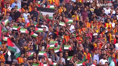 جماهير الترجي التونسي تدعم فلسطين خلال مباراة مازيمبي الكونغولي في دوري السوبر الإفريقي|صور 