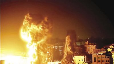 طائرات الاحتلال تشن هجوما جويا عنيفا على قطاع غزة.. ومتحدث الجيش الإسرائيلي: القصف سيتزايد الأيام المقبلة