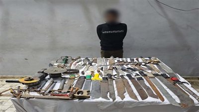 ضبط عاطل لاتهامه بإدارة ورشة لتصنيع الأسلحة البيضاء بالبحيرة