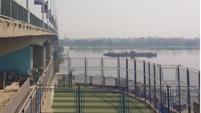  شحوط سفينة اصطدمت بقاعدة خرسانية في بني سويف