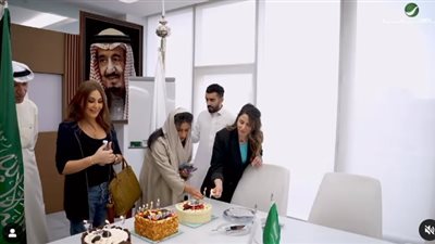 تفاصيل زيارة إليسا لشركة روتانا واحتفالها بعيد ميلادها في الرياض