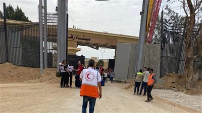 الهلال الأحمر يسلم دفعة سادسة من المساعدات العاجلة للشعب الفلسطيني