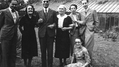 في الذكرى الخمسين لوفاته.. ننشر صورًا أسرية نادرة لعميد الأدب العربي طه حسين