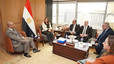 وزيرة التخطيط تلتقي المدير العام للمعهد العربي للتخطيط بالكويت لبحث تعزيز سبل التعاون