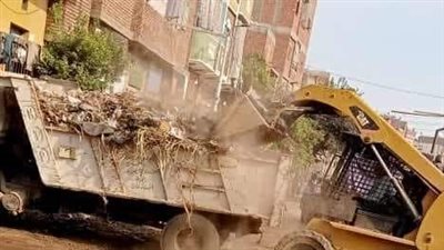 محافظ المنيا يشدد على تكثيف حملات النظافة وتمهيد الطرق والشوارع الرئيسية بمراكز المحافظة