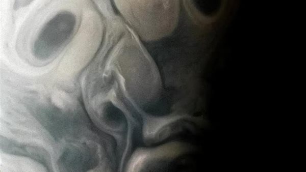 وجه مرعب على كوكب