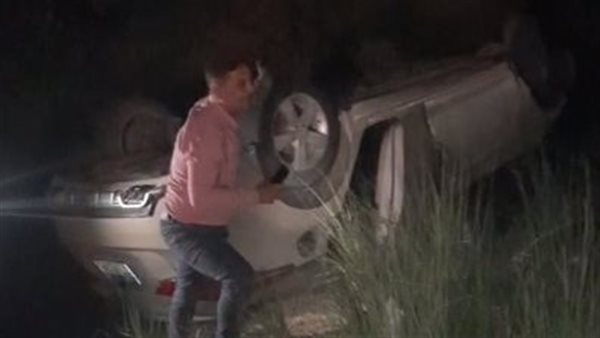 انقلاب سيارة داخل