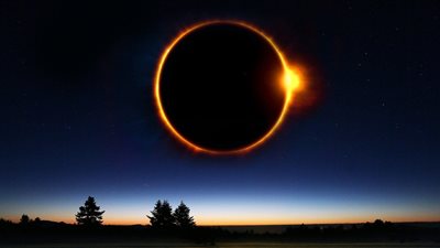 خسوف القمر بمصر وكسوف ثانٍ للشمس.. أستاذ فلك يكشف الظواهر الطبيعية هذا العام