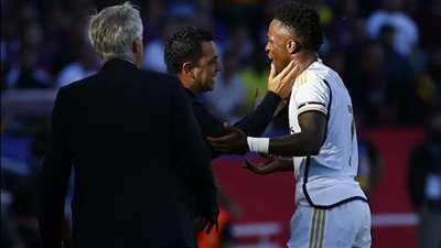 فينسيوس يتعرض لإهانات وشتائم عنصرية من جماهير برشلونة في الكلاسيكو