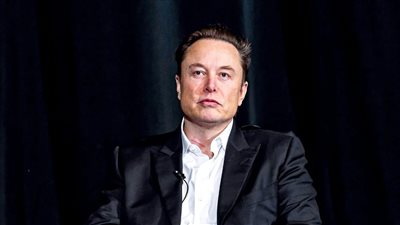 إيلون ماسك ينتقد الفيدرالي الأمريكي لعدم خفض أسعار الفائدة