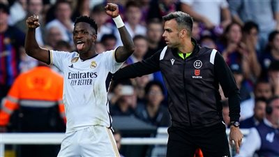 رابطة الدوري الإسباني تحقق في واقعة العنصرية ضد فينسيوس بالكلاسيكو