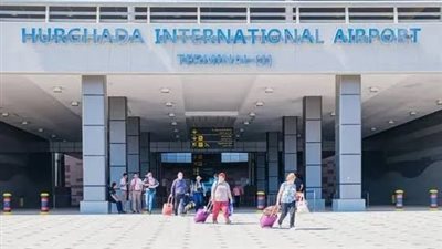 مطارا الغردقة ومرسى علم يستقبلان 145 رحلة طيران على متنها 29 ألف سائح | بث مباشر