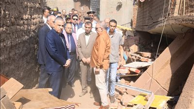 محافظ سوهاج ومدير الأمن يتفقدان موقع حادث انهيار منزل بجزيرة شندويل