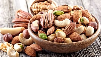 استبدال اللحم المقدد بالمكسرات يعزز صحة الدماغ | دراسة