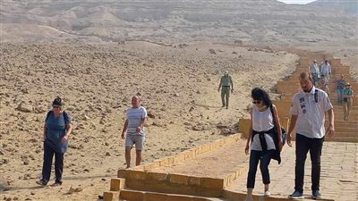 وفد سياحي من 3 دول يزور المناطق الأثرية بالمنيا