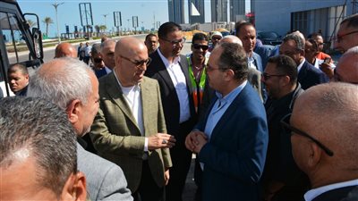 عايز المواقع خلية نحل.. وزير الإسكان يطالب الشركات بسرعة تنفيذ مشروعات العلمين الجديدة 