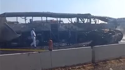 رحلة تحولت لكابوس | تفحم أتوبيس يحمل طلاب مدرسة بحادث الطريق الصحراوي.. وأولياء الأمور: الولاد بخير