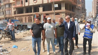 محافظ القليوبية يجري جولة لمتابعة أعمال الرصف الجارية بمدينتي بنها وكفر شكر