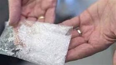 بيبيع المخدرات في كشك.. القبض على شاب بحوزته 16 قطعة حشيش و6 أكياس شابو بالأقصر