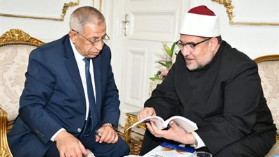 وزير الأوقاف يستقبل رئيس الأكاديمية العربية للعلوم والتكنولوجيا والنقل البحري لبحث التعاون المشترك