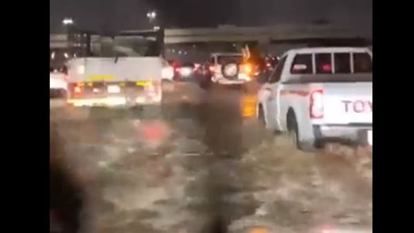 سيول تضرب جدة