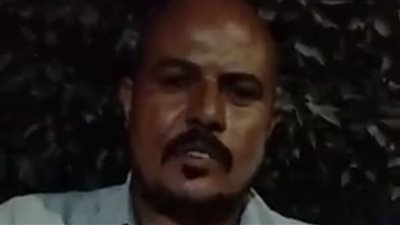 والد أحد ضحايا حادث الطريق الصحراوي من أمام مستشفى النوبارية: حاسس إن ابني هنا