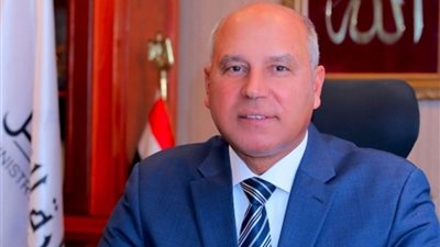 وزير النقل يصدر 4 قرارات لنزع ملكية أراضي وعقارات لتنفيذ المشاريع القومية