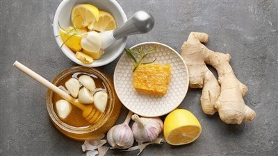 أبرزها العسل والزنجبيل.. 5 أطعمة تعزز المناعة وتقي من الإنفلونزا