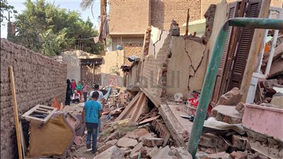 أسفر عن مصرع وإصابة 9 أشخاص.. قرار جديد من جهات التحقيق المختصة بشأن منزل سوهاج المنهار 