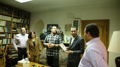 فراق قاتل واشتياق لـ حبيبة.. اللحظة التي أبكت فريد الديب محامي القرن| فيديو