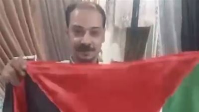 بدلا من الستائر.. ترزي بالفيوم يصنع علم فلسطين تضامنا مع غزة: عليه إقبال كبير من الأهالي| بث مباشر 