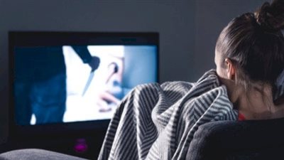 زوجة تطلب الطلاق بسبب إدمان زوجها مشاهدة أفلام الرعب: عايشة في بيت رعب بجد