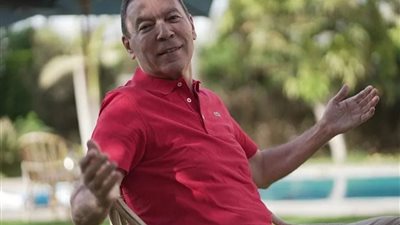 رغم إصابته بسرطان الدم.. هاني الناظر يجيب على أسئلة مرضاه عبر فيس بوك