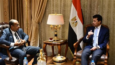 وزير الرياضة يلتقي السفير المصري الجديد في بيرو