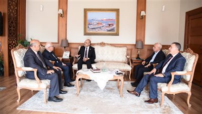 محافظ بورسعيد يستقبل رئيس اتحاد عمال مصر.. ويؤكد: يمثلون الركيزة الأساسية للعمل والإنتاج