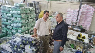 ضبط 19 طن عدس ودقيق بلدي وسمن وزيت طعام مجهولة المصدر بالبحيرة