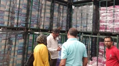 ضبط 250 طن سكر وسلع غذائية تباع بأسعار مخالفة للقرارات الوزارية في حملة تموينية بالقناطر 
