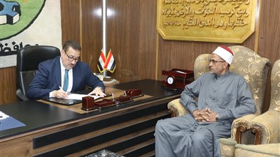 محافظ المنوفية يحيل عددًا من شكاوى المواطنين للتحقيق والعرض عليه